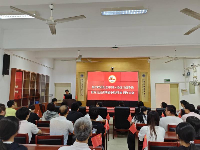 我院組織師生集中收看紀(jì)念中國人...